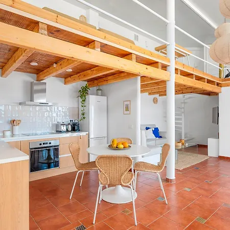 Luminous Loft Next To The Atlantic Ocean Feriehus