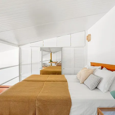 Vakantiehuis Luminous Loft Next To The Atlantic Ocean Radazul