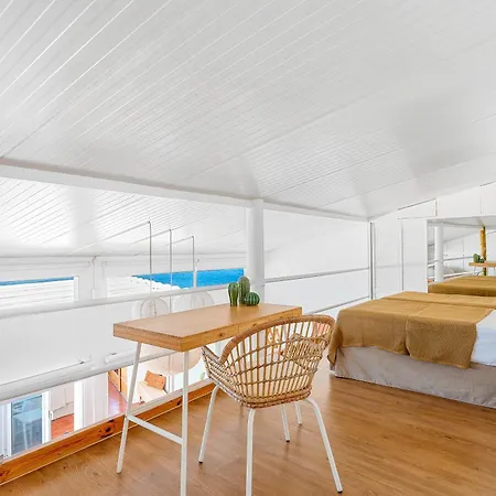 Luminous Loft Next To The Atlantic Ocean Vakantiehuis