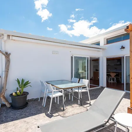 Vakantiehuis Luminous Loft Next To The Atlantic Ocean